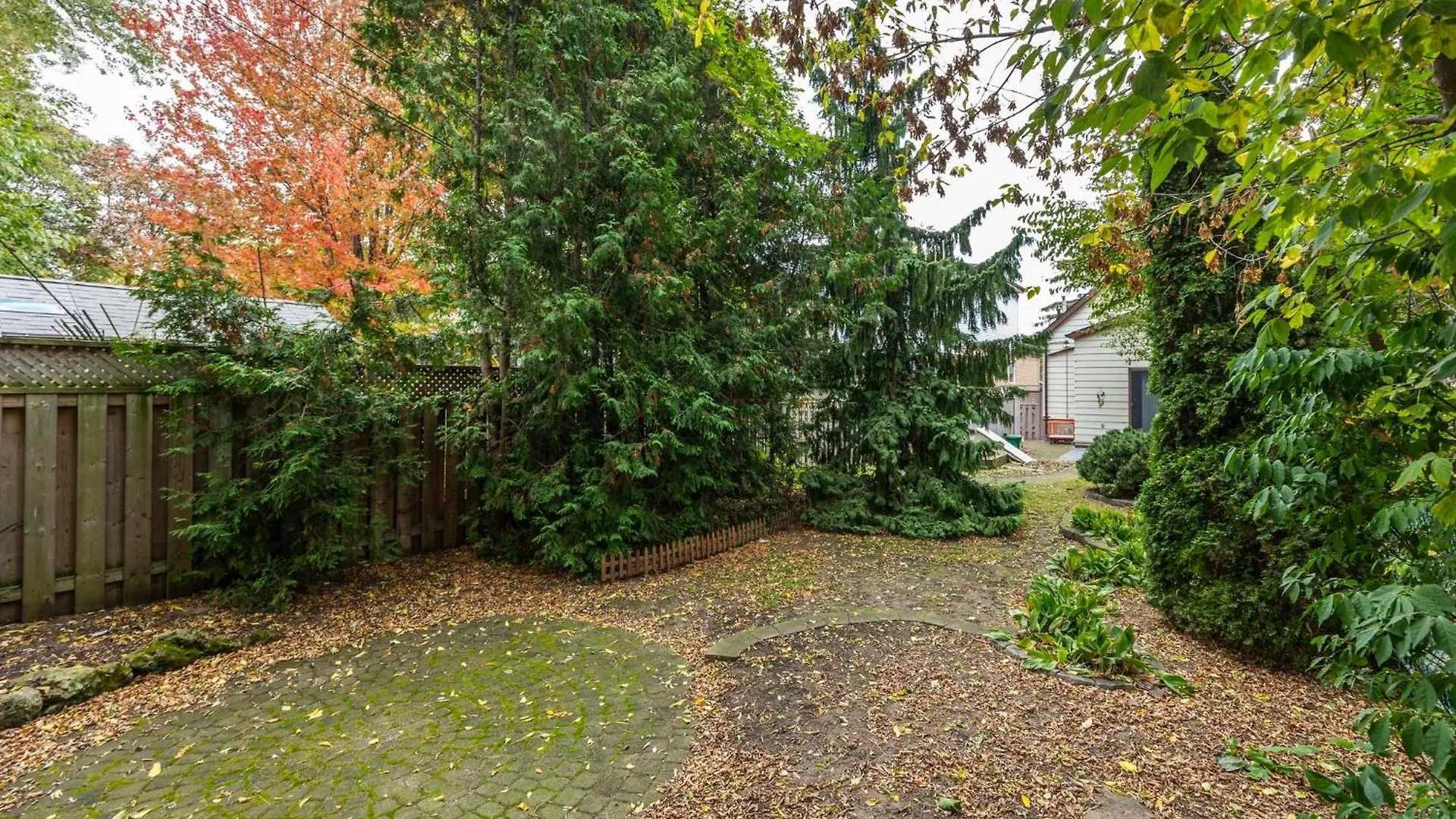 Private House With Parking & Steps To Subway Apartment Toronto