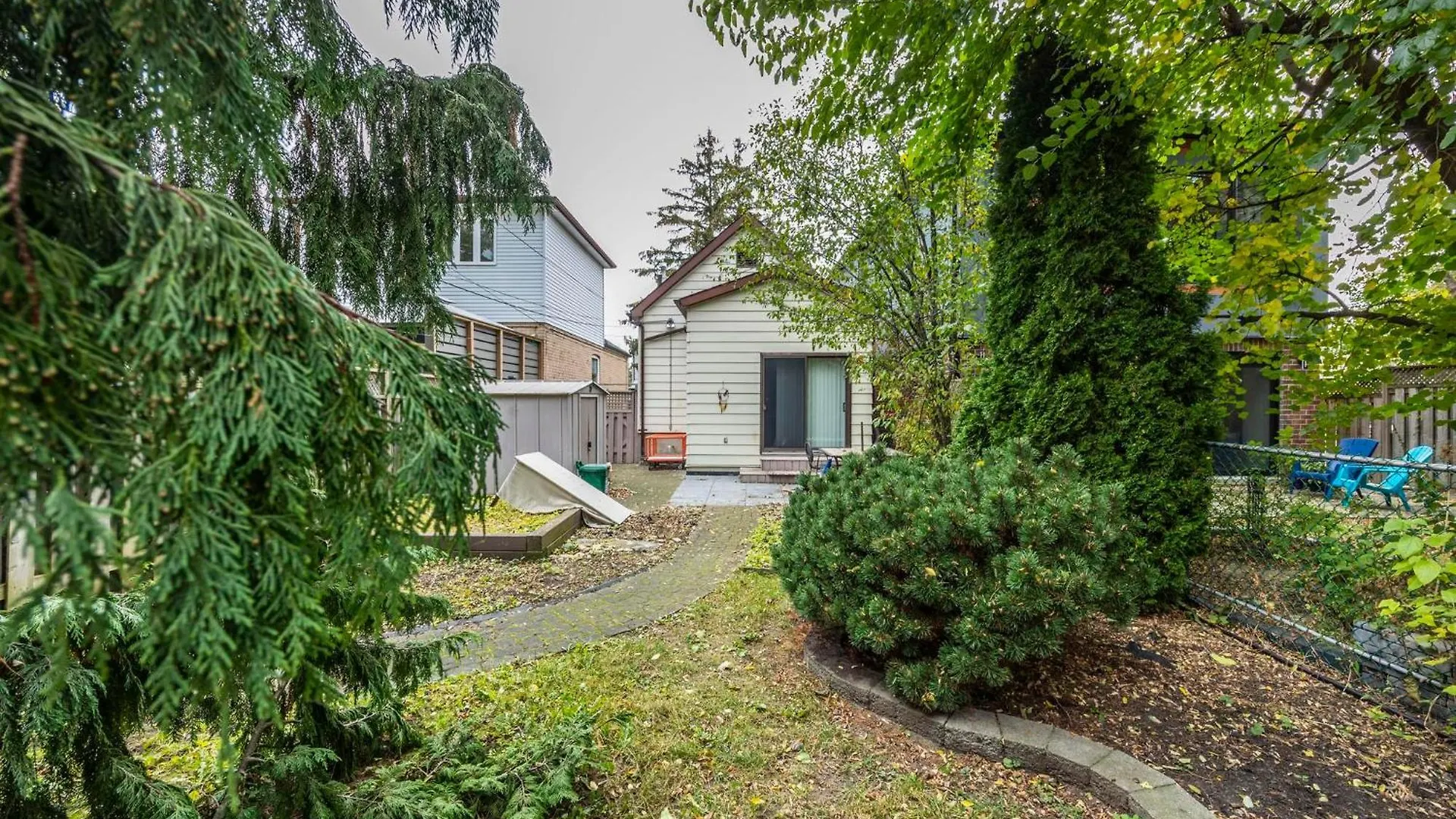 Private House With Parking & Steps To Subway Apartment Toronto