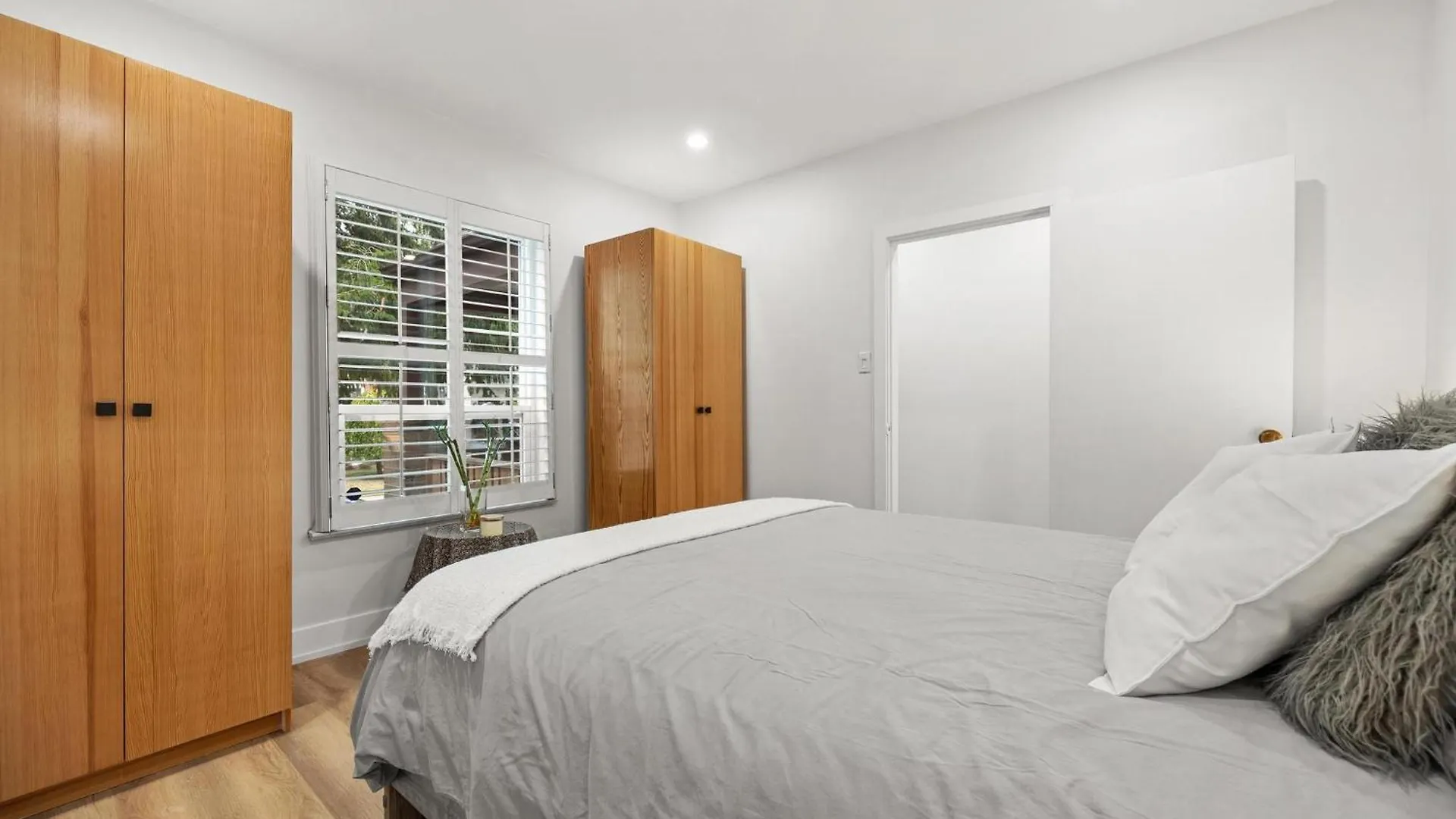 Private House With Parking & Steps To Subway Apartment Toronto Canada