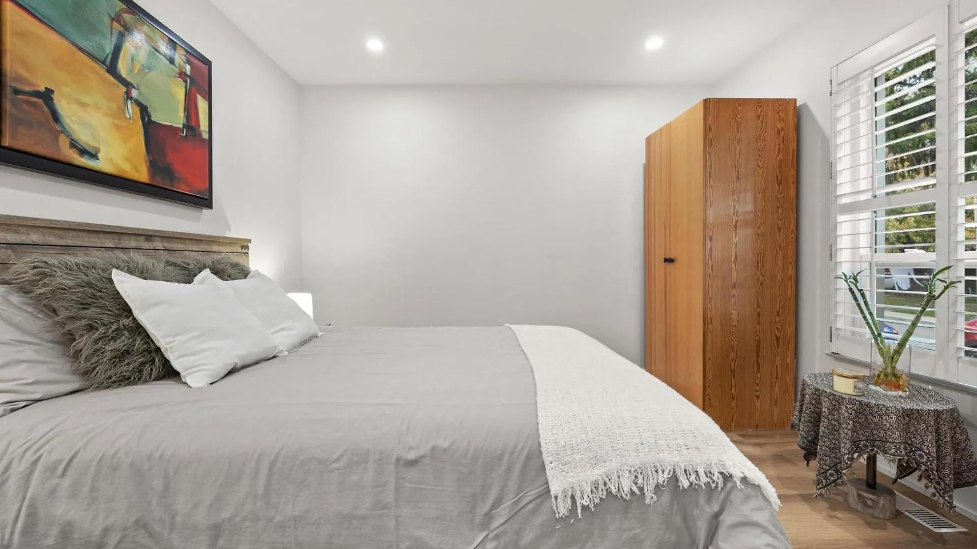 Private House With Parking & Steps To Subway Apartment Toronto 0*,  Canada
