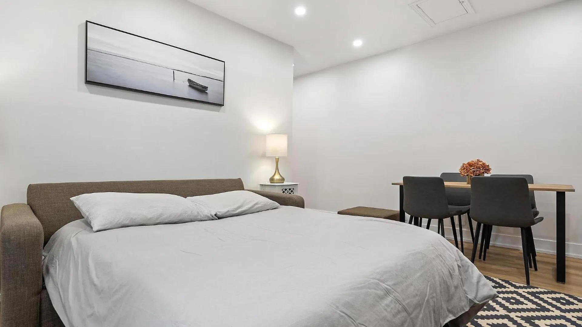 Private House With Parking & Steps To Subway Apartment Toronto