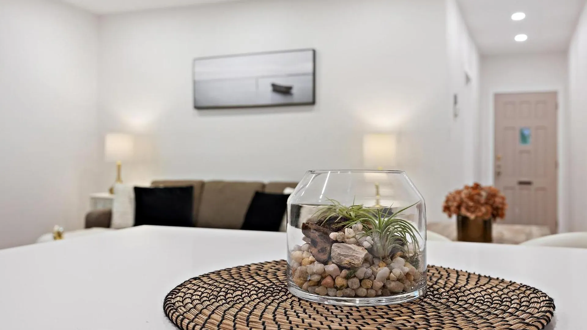 Private House With Parking & Steps To Subway Apartment Toronto 0*,  Canada