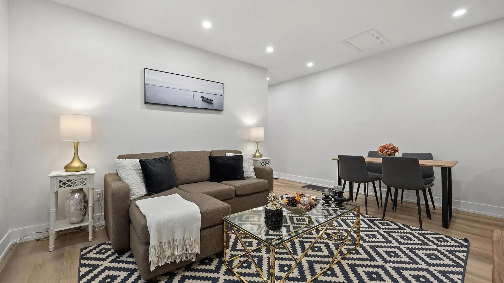 Private House With Parking & Steps To Subway Apartment Toronto 0*,  Canada