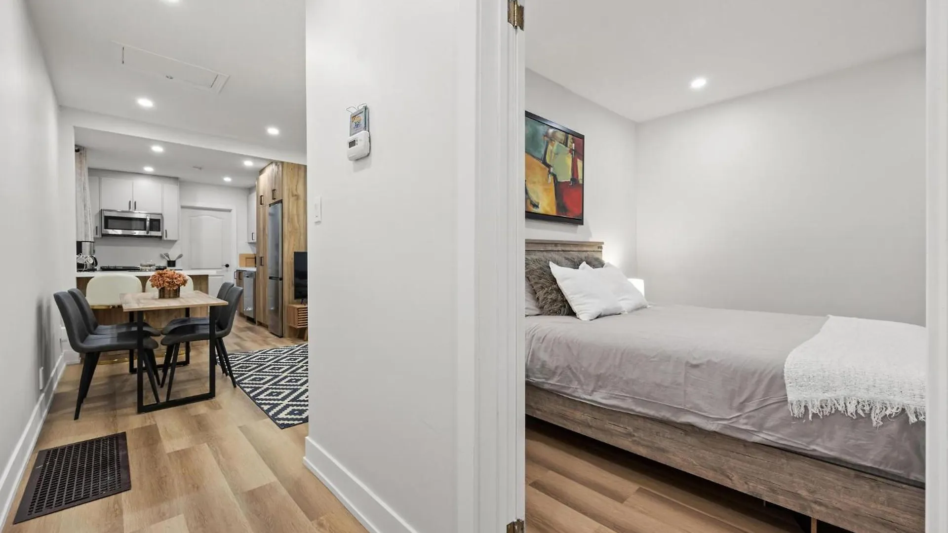 公寓 多伦多Private House With Parking & Steps To Subway公寓 加拿大